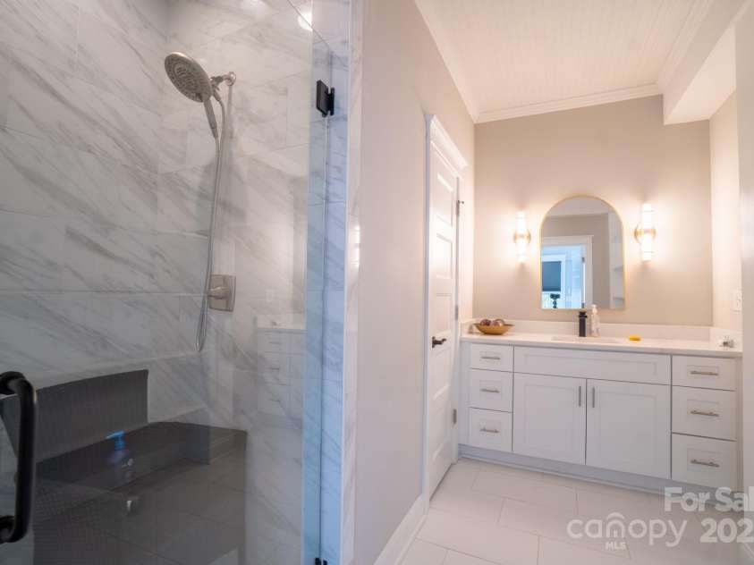 2706 Hilliard Drive, Charlotte, NC 28205.  MLS# CAR4298179, YatesRealty ID 1617. Full bathroom