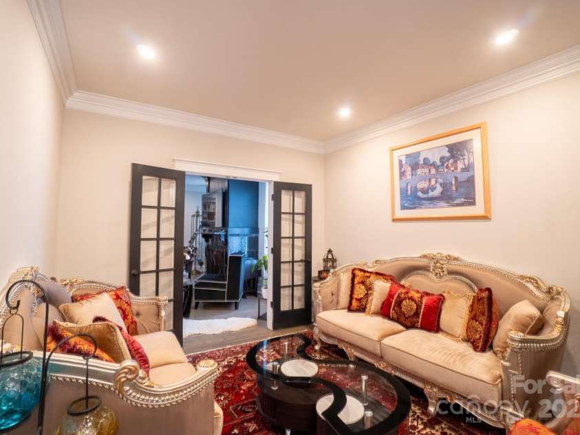 2706 Hilliard Drive, Charlotte, NC 28205.  MLS# CAR4298179, YatesRealty ID 1617. Guest Sitting Room