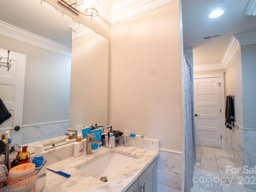 2706 Hilliard Drive, Charlotte, NC 28205.  MLS# CAR4298179, YatesRealty ID 1617. Jack n Jill Bathroom