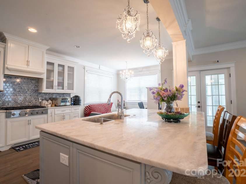 2706 Hilliard Drive, Charlotte, NC 28205.  MLS# CAR4298179, YatesRealty ID 1617. Kitchen