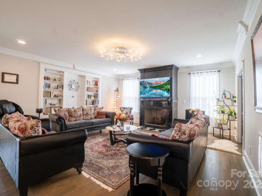 2706 Hilliard Drive, Charlotte, NC 28205.  MLS# CAR4298179, YatesRealty ID 1617. Living Room