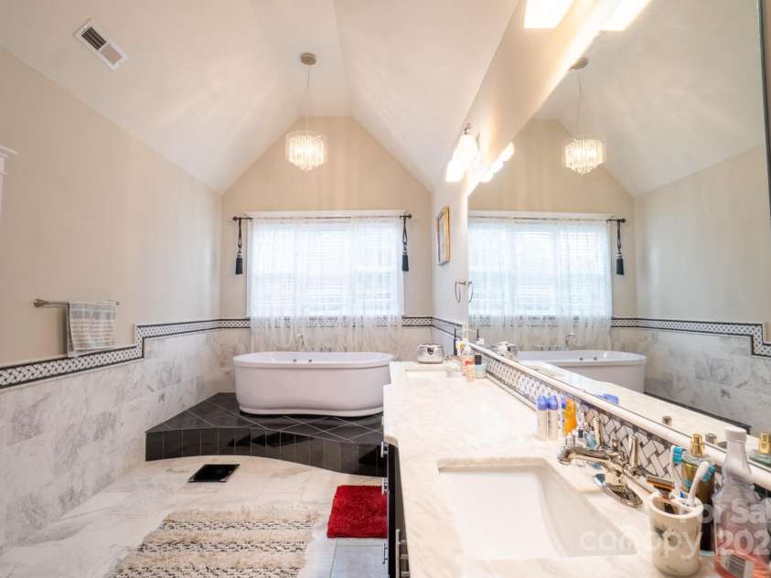 2706 Hilliard Drive, Charlotte, NC 28205.  MLS# CAR4298179, YatesRealty ID 1617. Primary Bathroom