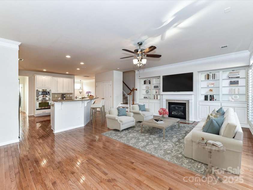 7854 Springs Village Lane, Charlotte, NC 28226.  MLS# CAR4240846, YatesRealty ID 16170. 