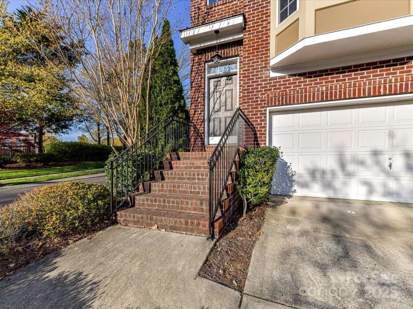 7854 Springs Village Lane, Charlotte, NC 28226.  MLS# CAR4240846, YatesRealty ID 16170. Entry Way