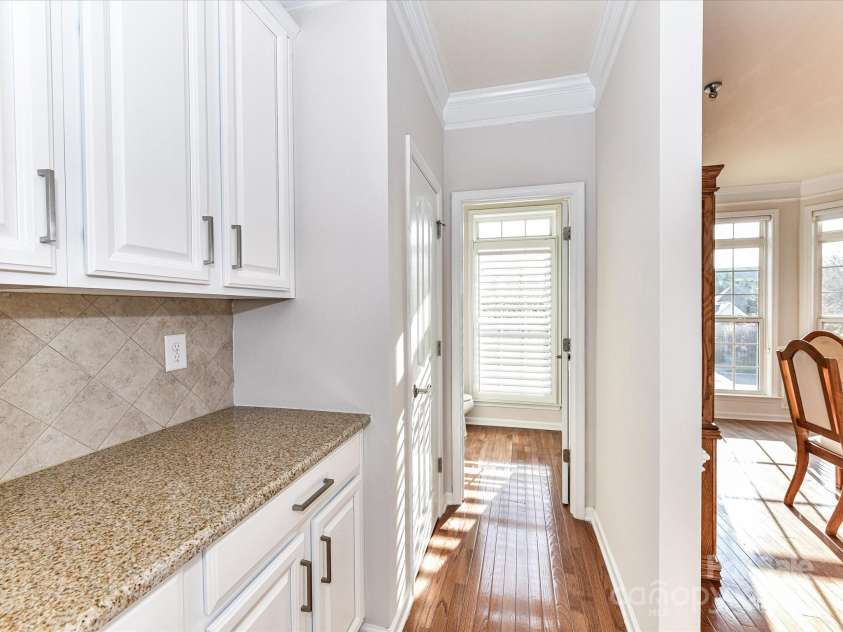 7854 Springs Village Lane, Charlotte, NC 28226.  MLS# CAR4240846, YatesRealty ID 16170. Freshly Painted Cabinetry
