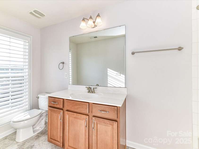 7854 Springs Village Lane, Charlotte, NC 28226.  MLS# CAR4240846, YatesRealty ID 16170. Full Bathroom Ensuite