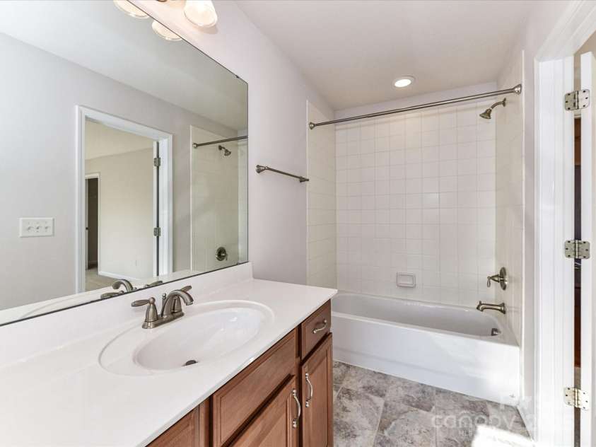 7854 Springs Village Lane, Charlotte, NC 28226.  MLS# CAR4240846, YatesRealty ID 16170. Full Bathroom Ensuite