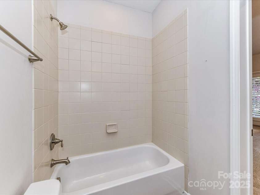 7854 Springs Village Lane, Charlotte, NC 28226.  MLS# CAR4240846, YatesRealty ID 16170. Full Bathroom on Lower Level