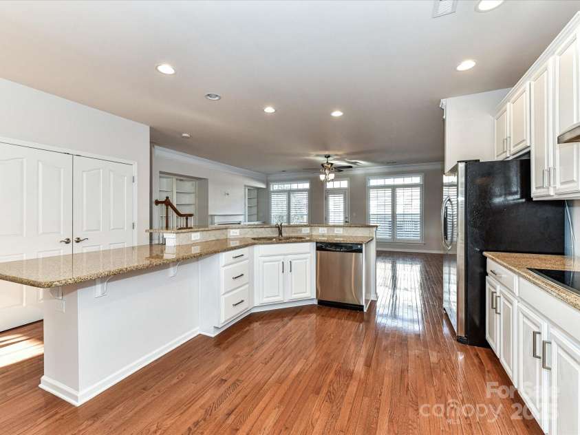 7854 Springs Village Lane, Charlotte, NC 28226.  MLS# CAR4240846, YatesRealty ID 16170. Open Kitchen Layout