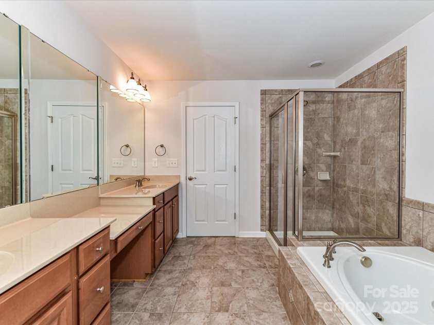 7854 Springs Village Lane, Charlotte, NC 28226.  MLS# CAR4240846, YatesRealty ID 16170. Primary Bathroom