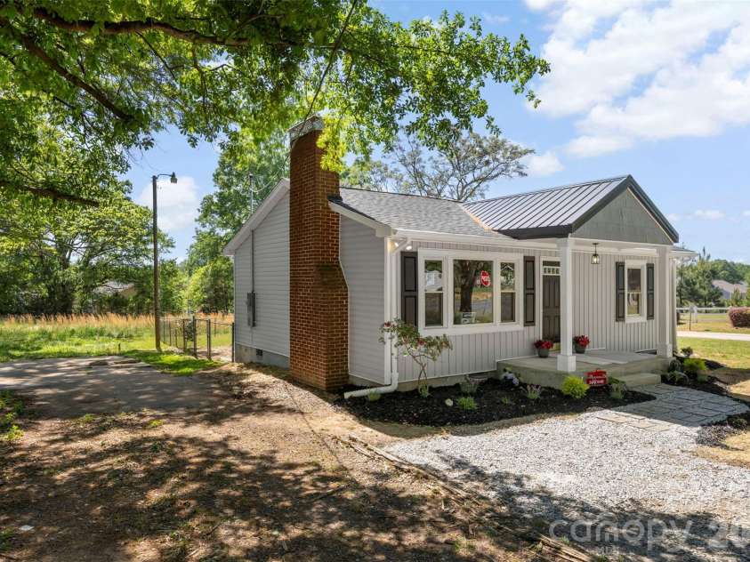 739 Kings Mountain Street, Clover, SC 29710.  MLS# CAR4368328, YatesRealty ID 16171. 