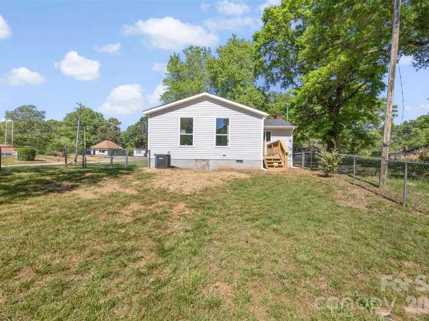 739 Kings Mountain Street, Clover, SC 29710.  MLS# CAR4368328, YatesRealty ID 16171. 
