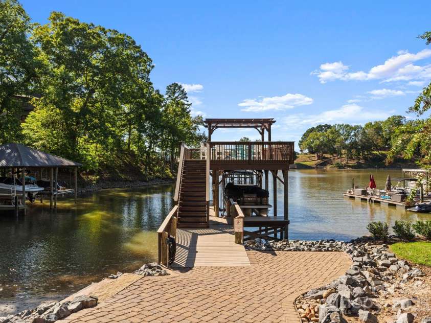 18420 Rosapenny Road, Charlotte, NC 28278.  MLS# CAR4240682, YatesRealty ID 16172. Double Deck Entertaining Dock and sitting area