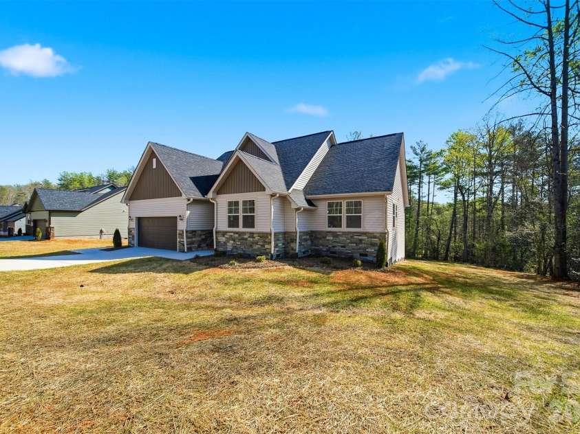 2422 Kimberly Avenue, Morganton, NC 28655.  MLS# CAR4366379, YatesRealty ID 16173. 