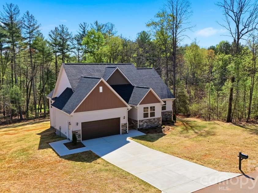 2422 Kimberly Avenue, Morganton, NC 28655.  MLS# CAR4366379, YatesRealty ID 16173. 