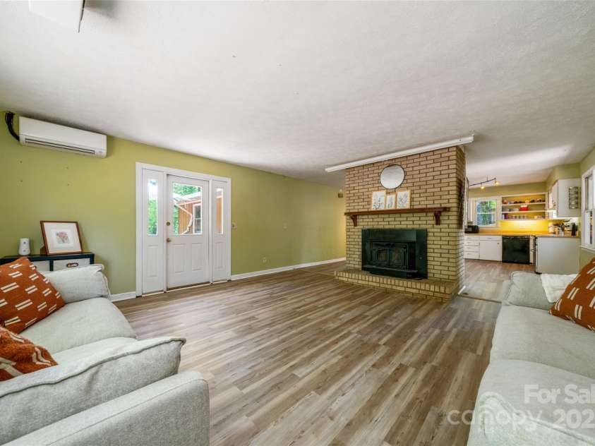 106 Gordon Drive, Flat Rock, NC 28731.  MLS# CAR4253313, YatesRealty ID 16176. 