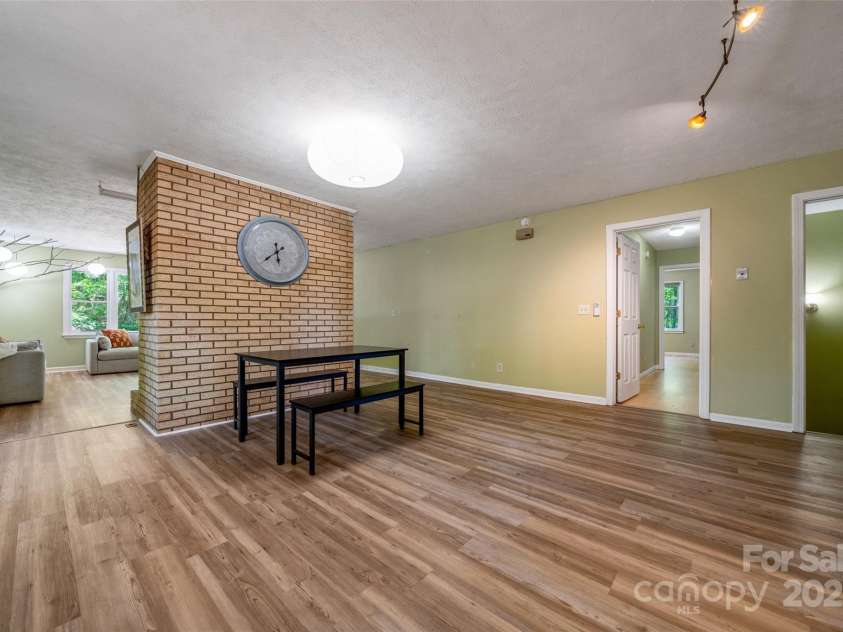 106 Gordon Drive, Flat Rock, NC 28731.  MLS# CAR4253313, YatesRealty ID 16176. 