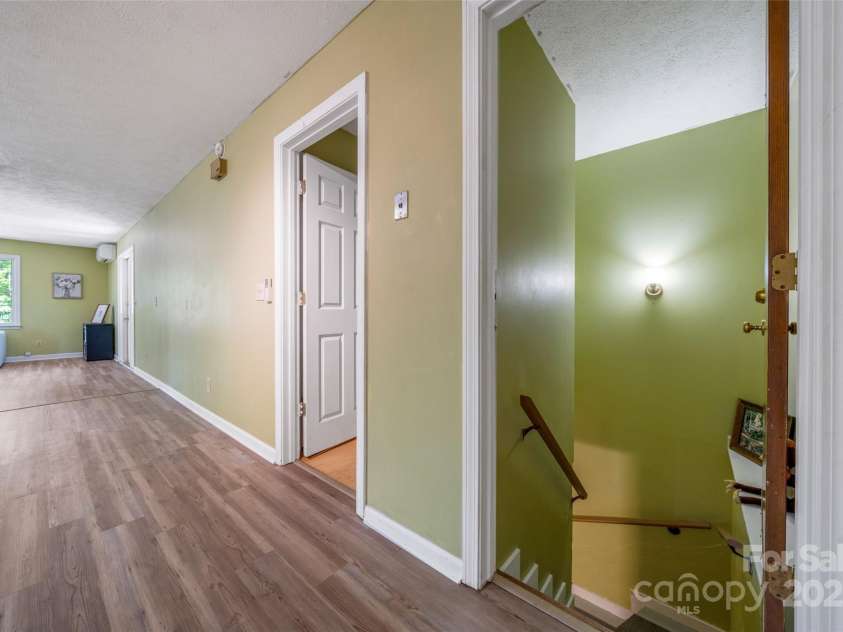 106 Gordon Drive, Flat Rock, NC 28731.  MLS# CAR4253313, YatesRealty ID 16176. 