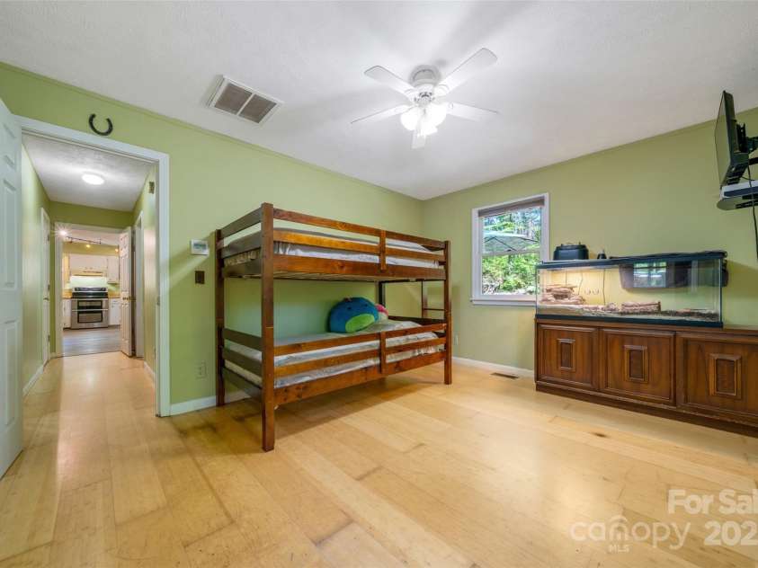 106 Gordon Drive, Flat Rock, NC 28731.  MLS# CAR4253313, YatesRealty ID 16176. 