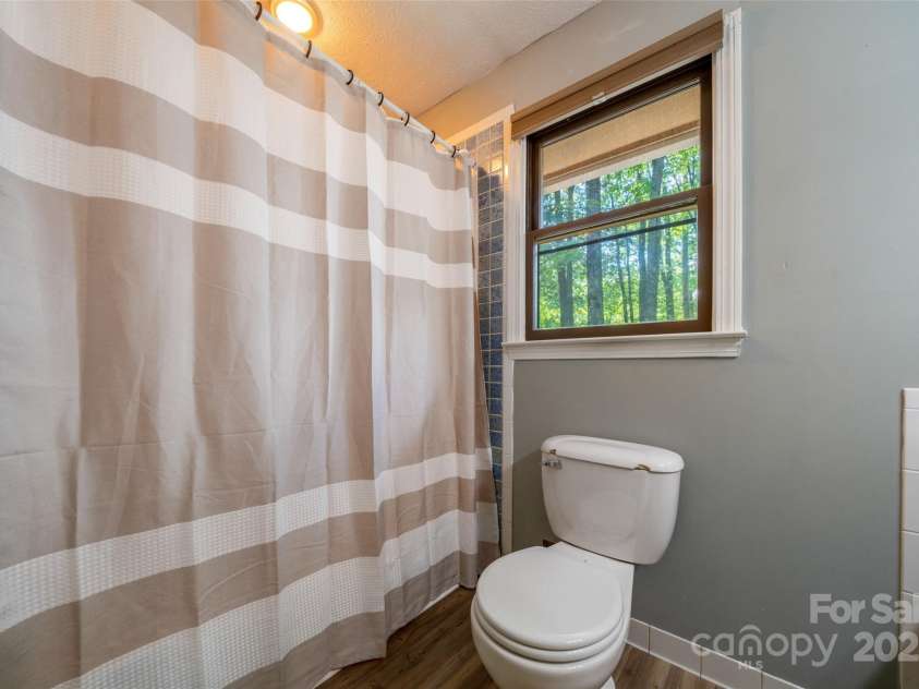 106 Gordon Drive, Flat Rock, NC 28731.  MLS# CAR4253313, YatesRealty ID 16176. 