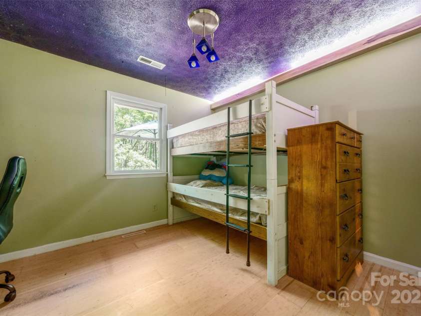 106 Gordon Drive, Flat Rock, NC 28731.  MLS# CAR4253313, YatesRealty ID 16176. 