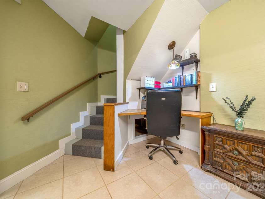 106 Gordon Drive, Flat Rock, NC 28731.  MLS# CAR4253313, YatesRealty ID 16176. 