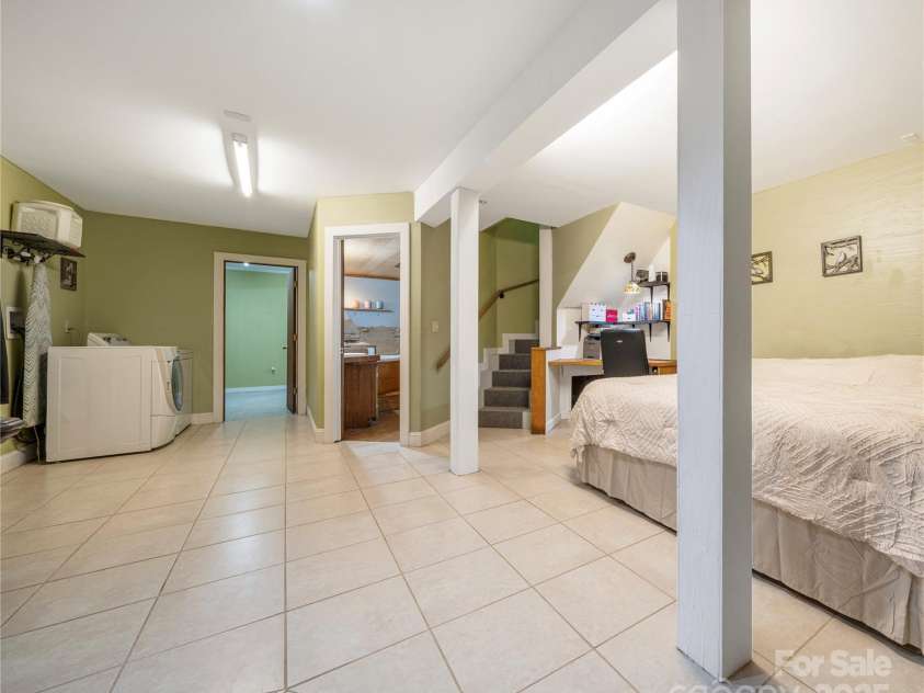106 Gordon Drive, Flat Rock, NC 28731.  MLS# CAR4253313, YatesRealty ID 16176. 