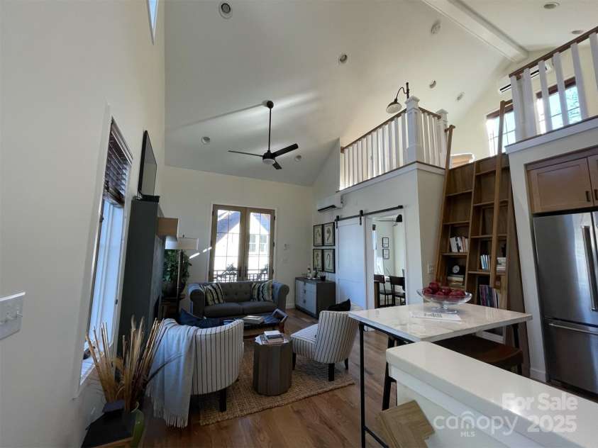 13 Fay Jones Lane, Black Mountain, NC 28711.  MLS# CAR4254782, YatesRealty ID 16177. 