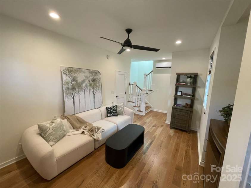 13 Fay Jones Lane, Black Mountain, NC 28711.  MLS# CAR4254782, YatesRealty ID 16177. 
