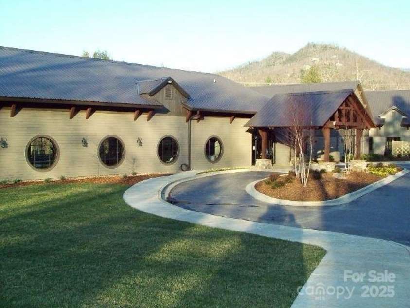13 Fay Jones Lane, Black Mountain, NC 28711.  MLS# CAR4254782, YatesRealty ID 16177. 