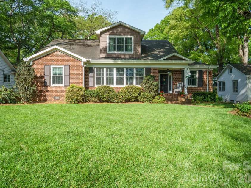 551 7th Street, Hickory, NC 28601.  MLS# CAR4362275, YatesRealty ID 16177. 