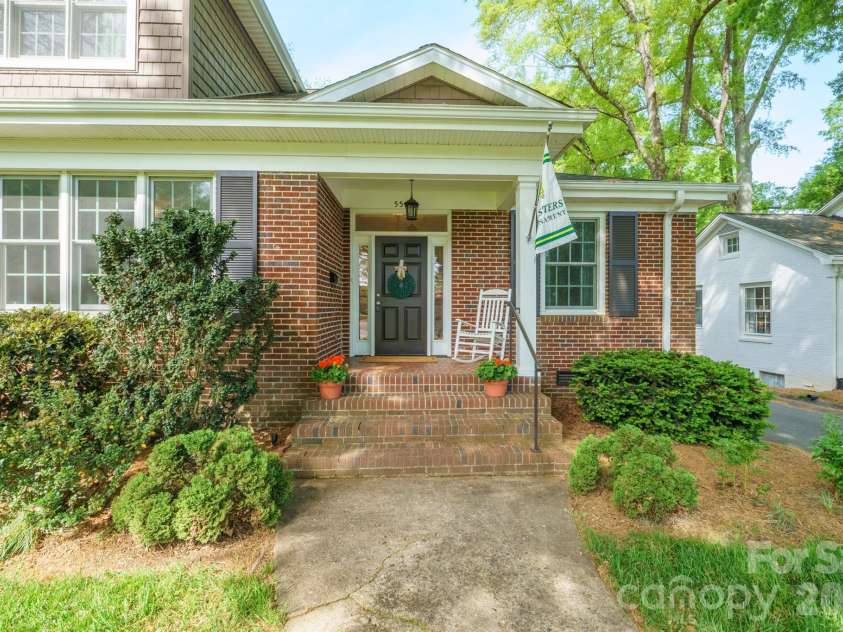 551 7th Street, Hickory, NC 28601.  MLS# CAR4362275, YatesRealty ID 16177. 