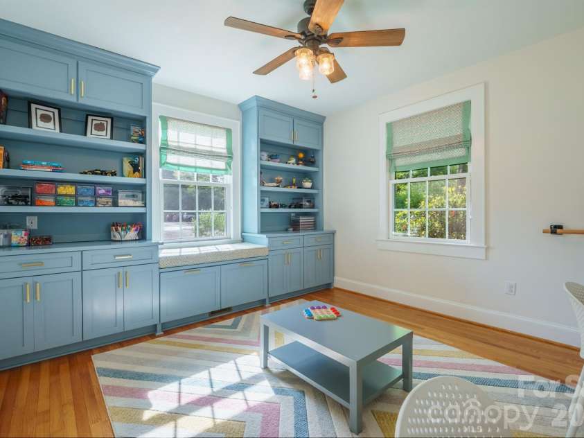 551 7th Street, Hickory, NC 28601.  MLS# CAR4362275, YatesRealty ID 16177. 
