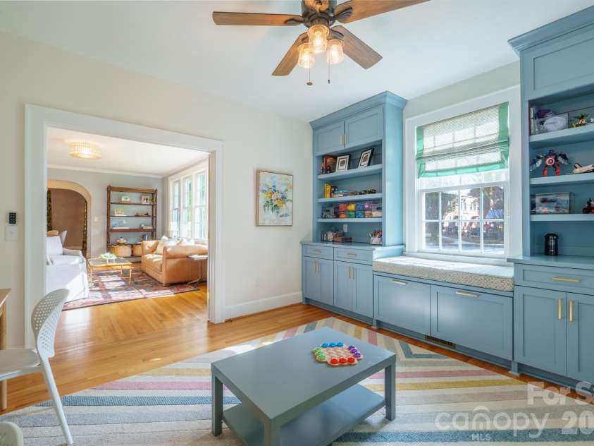 551 7th Street, Hickory, NC 28601.  MLS# CAR4362275, YatesRealty ID 16177. 