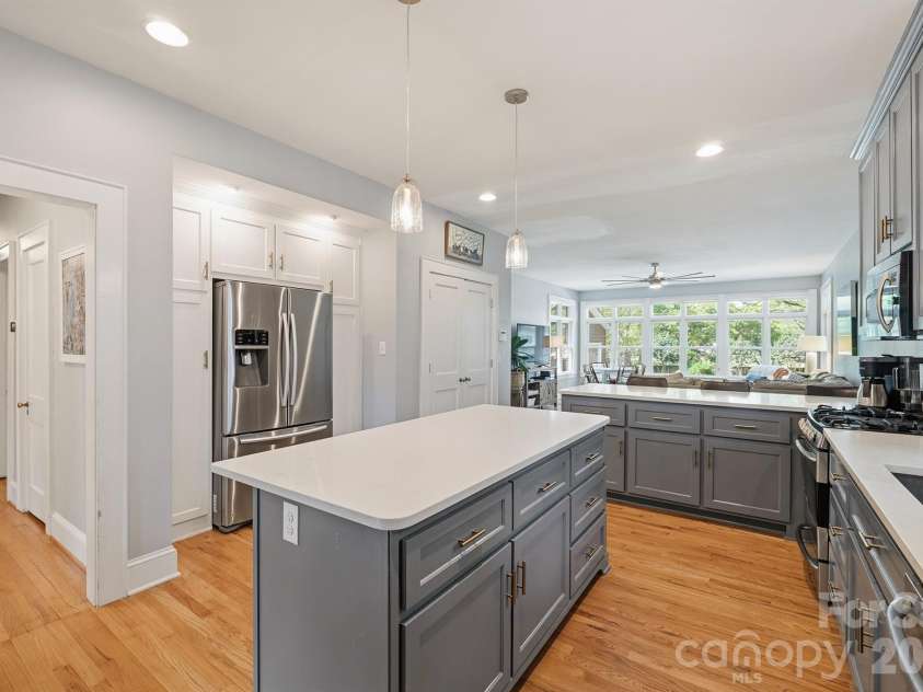 551 7th Street, Hickory, NC 28601.  MLS# CAR4362275, YatesRealty ID 16177. 