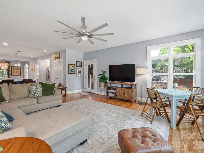 551 7th Street, Hickory, NC 28601.  MLS# CAR4362275, YatesRealty ID 16177. 