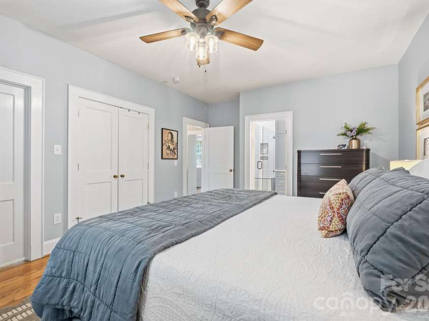 551 7th Street, Hickory, NC 28601.  MLS# CAR4362275, YatesRealty ID 16177. 