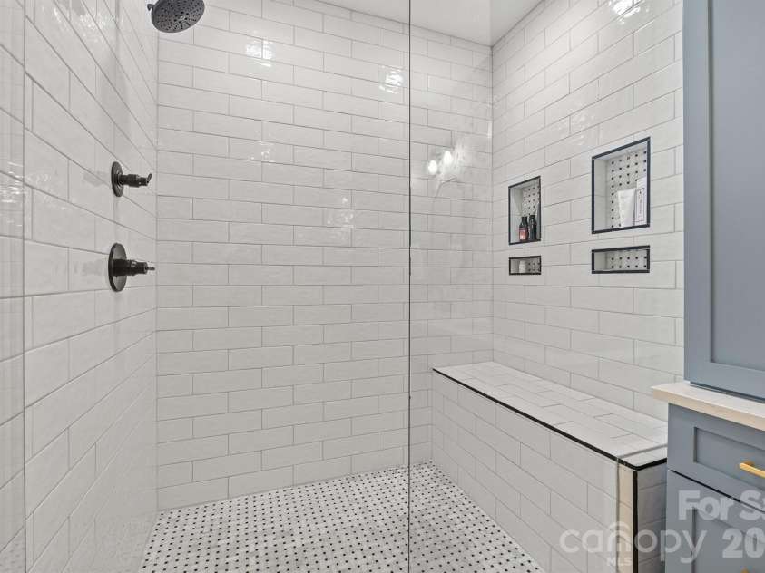 551 7th Street, Hickory, NC 28601.  MLS# CAR4362275, YatesRealty ID 16177. 