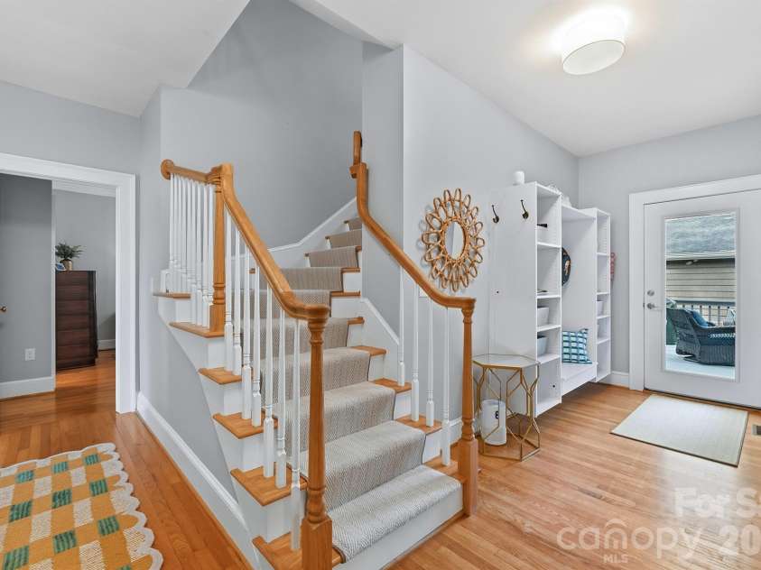 551 7th Street, Hickory, NC 28601.  MLS# CAR4362275, YatesRealty ID 16177. 