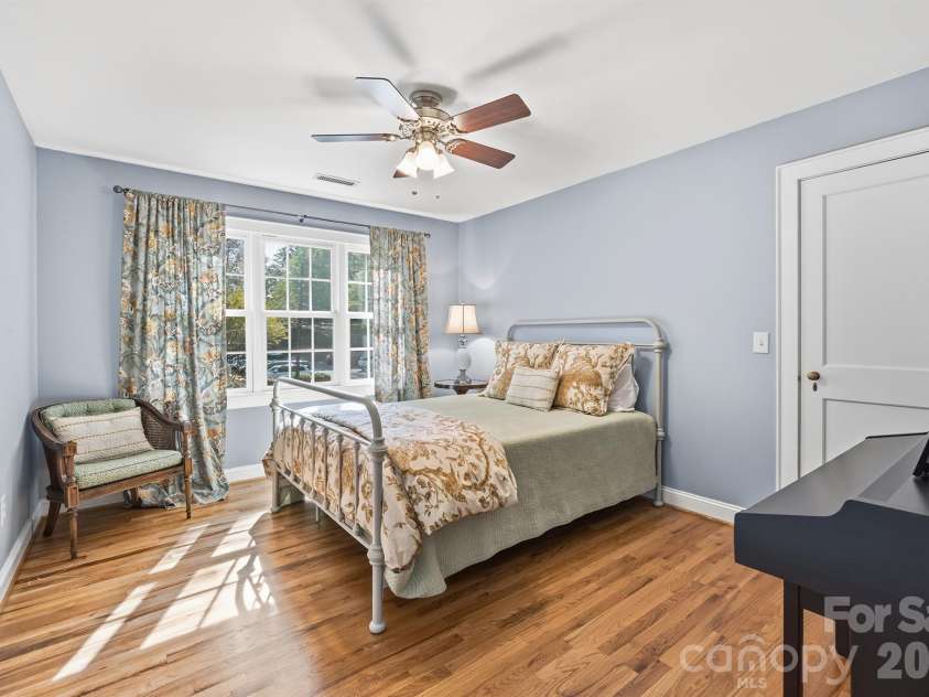 551 7th Street, Hickory, NC 28601.  MLS# CAR4362275, YatesRealty ID 16177. 
