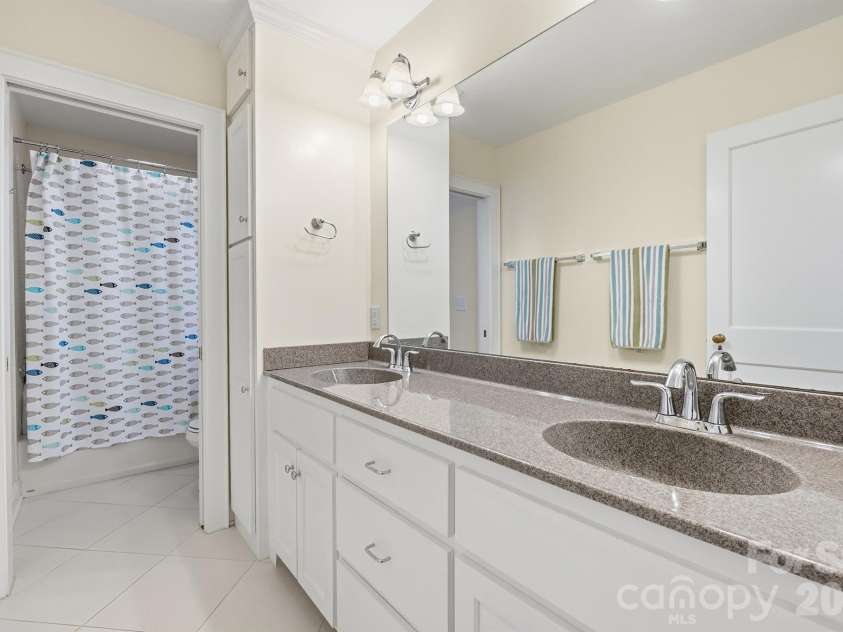 551 7th Street, Hickory, NC 28601.  MLS# CAR4362275, YatesRealty ID 16177. 