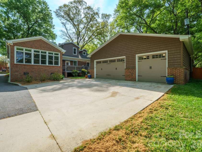 551 7th Street, Hickory, NC 28601.  MLS# CAR4362275, YatesRealty ID 16177. 