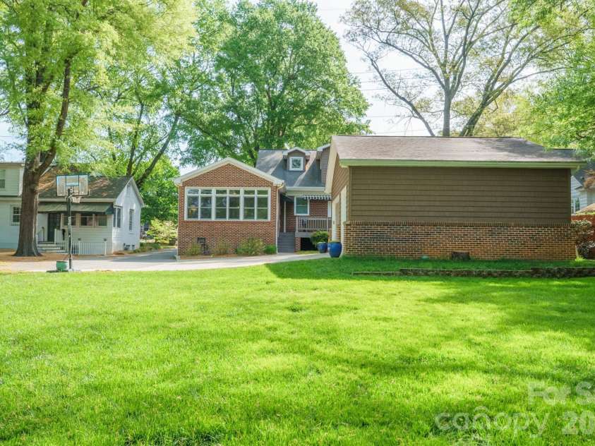 551 7th Street, Hickory, NC 28601.  MLS# CAR4362275, YatesRealty ID 16177. 