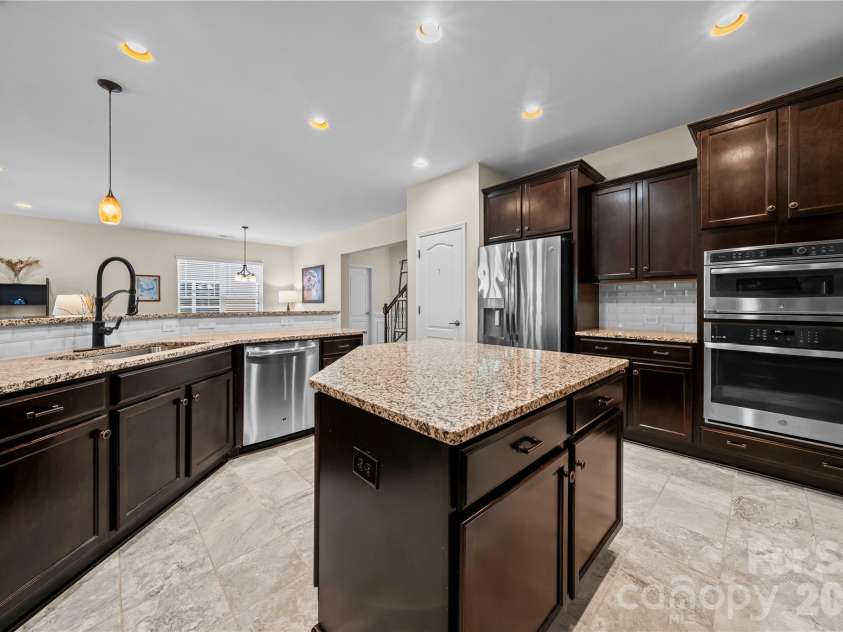 13127 Union Square Drive, Huntersville, NC 28078.  MLS# CAR4369975, YatesRealty ID 16178. Kitchen