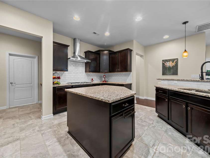 13127 Union Square Drive, Huntersville, NC 28078.  MLS# CAR4369975, YatesRealty ID 16178. Kitchen