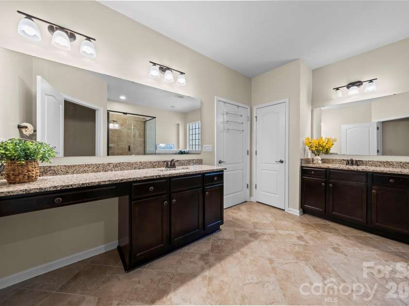 13127 Union Square Drive, Huntersville, NC 28078.  MLS# CAR4369975, YatesRealty ID 16178. Primary Ensuite