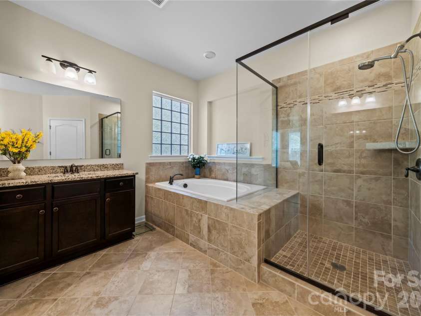 13127 Union Square Drive, Huntersville, NC 28078.  MLS# CAR4369975, YatesRealty ID 16178. Primary Ensuite