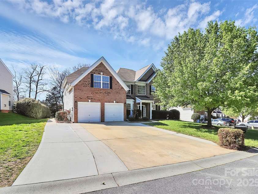 7925 Woodmere Drive, Harrisburg, NC 28075.  MLS# CAR4284394, YatesRealty ID 16178. 