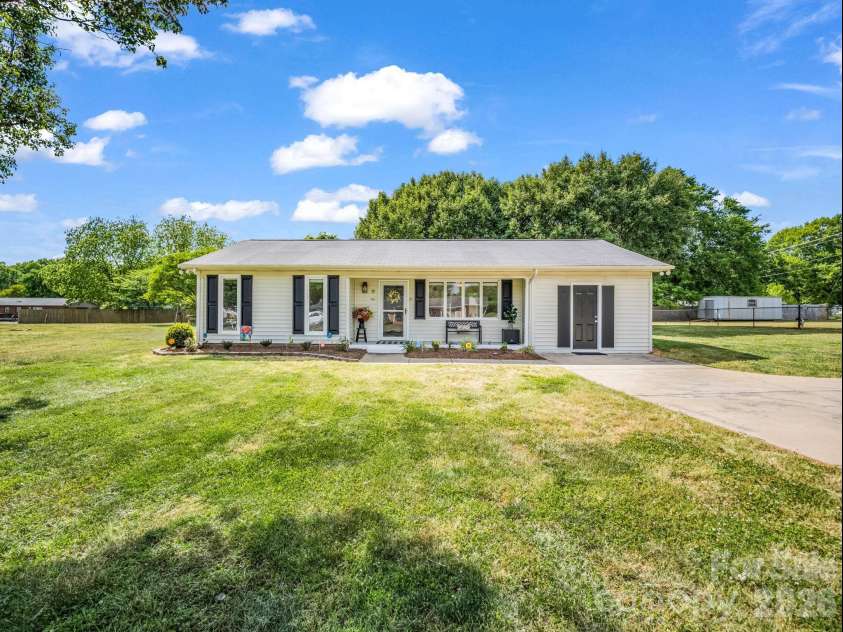 702 Billys Drive, Shelby, NC 28152.  MLS# CAR4372876, YatesRealty ID 16179. 