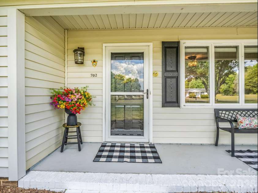 702 Billys Drive, Shelby, NC 28152.  MLS# CAR4372876, YatesRealty ID 16179. 